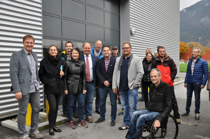 Kirchbichls Bürgermeister Herbert Rieder nahm die Mitarbeiter, Gemeinde- und Aufsichtsräte beim Klärwerk Kirchbichl in Empfang. Kirchbichls Bürgermeister Herbert Rieder nahm die Mitarbeiter, Gemeinde- und Aufsichtsräte beim Klärwerk Kirchbichl in Empfang.