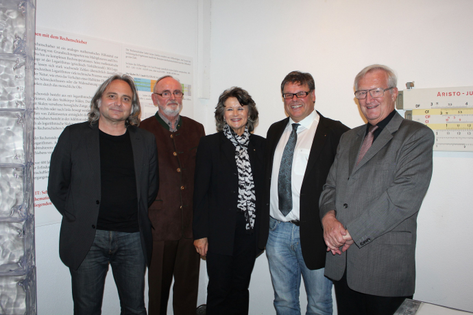: Bei der Ausstellungseröffnung: Kurator Mag. Günther Moschig, der ehemalige Aristo-Geschäftsführer Peter Weich, Bürgermeisterin Hedi Wechner, Museumsvereinsobmann Mag. Markus Steinbacher und der Mathematiker Erhard Bauer. : Bei der Ausstellungseröffnung: Kurator Mag. Günther Moschig, der ehemalige Aristo-Geschäftsführer Peter Weich, Bürgermeisterin Hedi Wechner, Museumsvereinsobmann Mag. Markus Steinbacher und der Mathematiker Erhard Bauer.