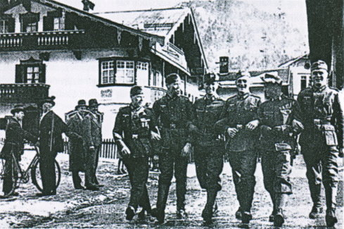 deutsche und österr. Soldaten in der Schachtnerstraße - 13. März 1938