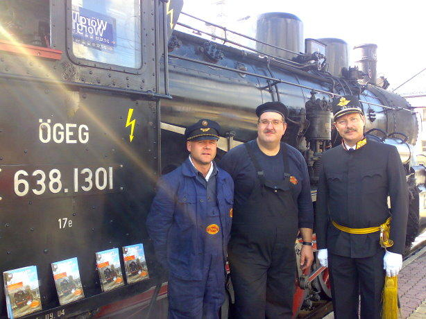 Die Lokomotivführer und Dr. Pohl vor der Dampflok 638.1301 Die Lokomotivführer und Dr. Pohl vor der Dampflok 638.1301