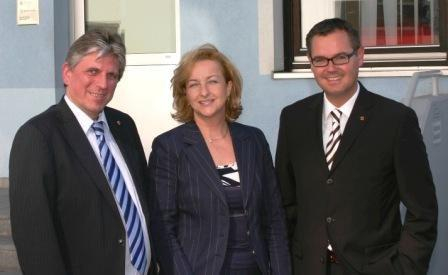 BM Maria Fekter mit Bgm. Arno Abler und IV-Geschäftsführer Josef Lettenbichler BM Maria Fekter mit Bgm. Arno Abler und IV-Geschäftsführer Josef Lettenbichler