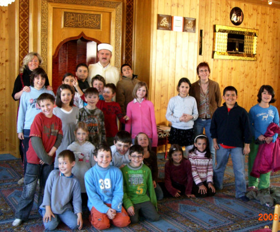 Kindergruppe der 3c (VS Wörgl) in der Moschee