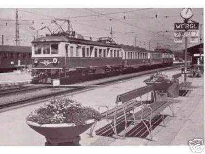 Personenzug im Bahnhof Wörgl Personenzug im Bahnhof Wörgl