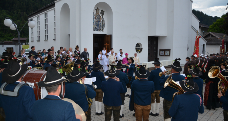 Bischöfliche Visitation und Ehrung in Bruckhäusl Bischöfliche Visitation und Ehrung in Bruckhäusl
