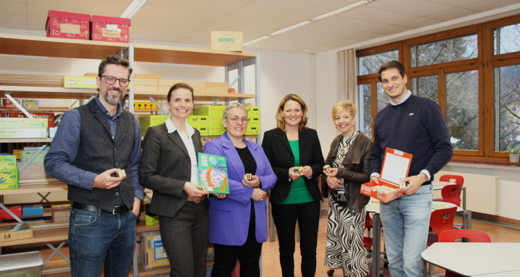 Firstfeier an der Volksschule Wörgl 1 und 2 Firstfeier an der Volksschule Wörgl 1 und 2