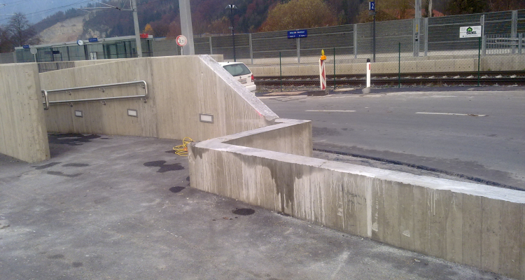 Betonwand wurde zur Übersichtlichkeit abgeschremmt