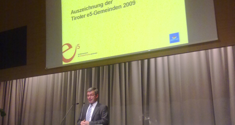 LHStV Toni Steixner bei seiner Ansprache zur e5-Verleihung