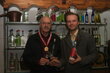 Hans Stix und Andreas Mayerhofer bei der Verkostung des „Edelbrandes des Jahres“. 