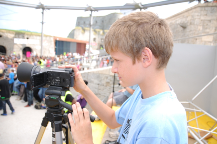 Schüler bei Filmaufnahme Schüler bei Filmaufnahme
