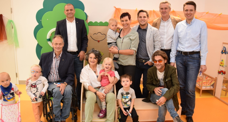 V.l.: VBgm. Hubert Aufschnaiter, GR Hubert Mosser, Bgm. Hedi Wechner, Melanie Unterganschnigg (Kinderkrippe), Sozialreferent GR Christian Kovacevic, GR Christian Huter, Stadtbaumeister Hermann Etzelstorfer und Roman Kopetzky (Berger Group) V.l.: VBgm. Hubert Aufschnaiter, GR Hubert Mosser, Bgm. Hedi Wechner, Melanie Unterganschnigg (Kinderkrippe), Sozialreferent GR Christian Kovacevic, GR Christian Huter, Stadtbaumeister Hermann Etzelstorfer und Roman Kopetzky (Berger Group)