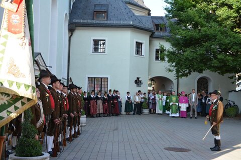 Bischöfliche Visitation in Wörgl und Ehrungen