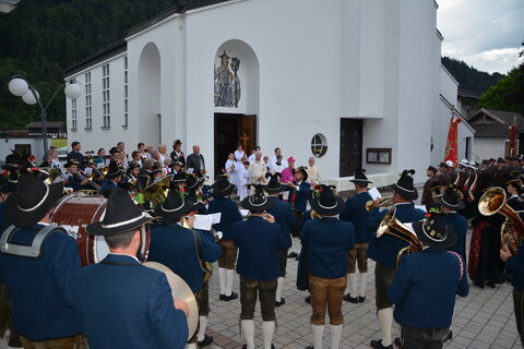 Bischöfliche Visitation und Ehrung in Bruckhäusl
