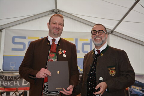 „Blasmusik-Ballett“ am Bruckhäusler Sportplatz