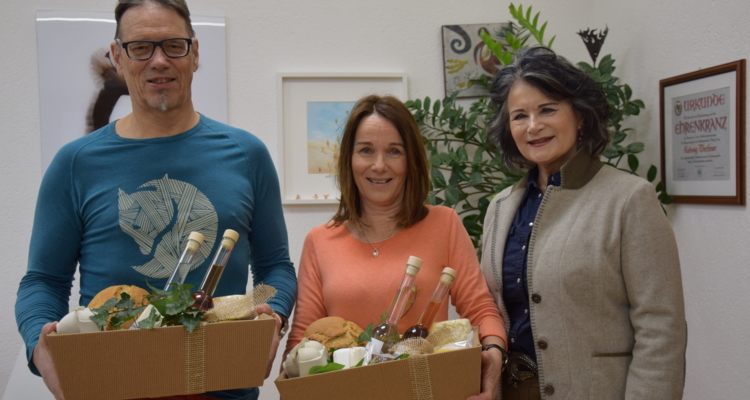 Bürgermeisterin gratuliert Stadtamtsmitarbeitern Bürgermeisterin gratuliert Stadtamtsmitarbeitern