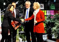 v.l.n.r. Bürgermeisterin Frau Wechner, GF Mag. Alois Wichtl und Mag. Nikolaus Thaller, KR Hilde Umdasch v.l.n.r. Bürgermeisterin Frau Wechner, GF Mag. Alois Wichtl und Mag. Nikolaus Thaller, KR Hilde Umdasch