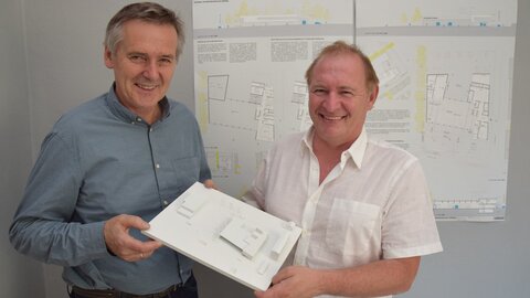 Feuerwehrhaus "Neu" auf Schiene