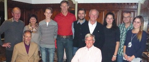 die Ausschussmitglieder des Tennisclub Wörgl mit ASVÖ Bezirksreferent Hubert Widschwendter (links),Vizebürgermeisterin Evelin Treichl (2. von links) und Sportreferent Hubert Aufschnaiter (vorne)