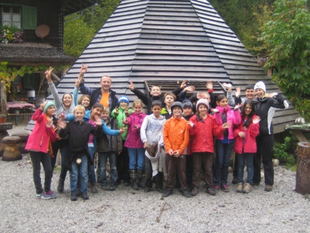 Klassenvorstand Verena Schellhorn mit ihrer Klasse 1C Klassenvorstand Verena Schellhorn mit ihrer Klasse 1C