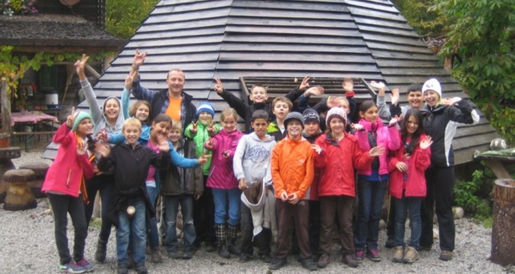 Klassenvorstand Verena Schellhorn mit ihrer Klasse 1C Klassenvorstand Verena Schellhorn mit ihrer Klasse 1C