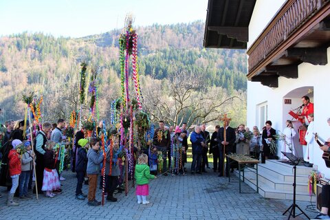 Kurs: Traditionelle Palmbuschen und Palmlatten binden