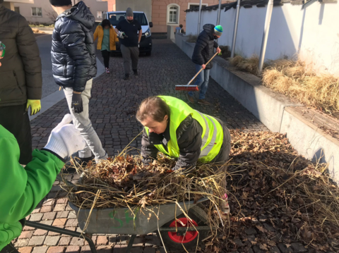 Lebenshilfe unterstützt Bauhof Wörgl