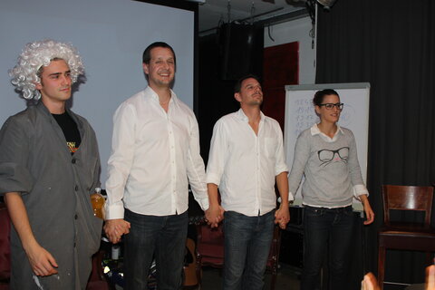 Unterhaltsames Kleinkunstdebüt mit dem kabarettistischen Jahresrückblick „Lost in Wörgl“ – von links Dominic Kainzner, Jürgen Chmela-Heiss, Stefan Peschta und Judith Peschta