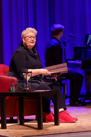 Zeitreise-1000: Lilly Staudigl moderiert die musikalische Zeitreise.