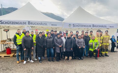 Schützen- und FC Bruckhäusl veranstalten erfolgreich Perchtentreffen