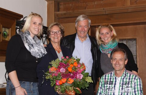 von links: Tanja Sulzenbacher, Helga und Georg Petzer, Christiane Feiersinger mit GR Sportreferent Hubert Aufschnaiter
