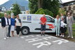 Bildtext:  Bei der Übergabe des neuen Essen auf Rädern-Auslieferautos v.l. Dr. Martin Salcher, Dr. Jakob Kruckenhauser, Dr. Claudia Hellebart, Michaela Fabiankovits, Josef Böhm, Elisabeth Werlberger, Michael Riedhart, Maria Steiner und Christian Pumpfer. Foto: Veronika Spielbichler 