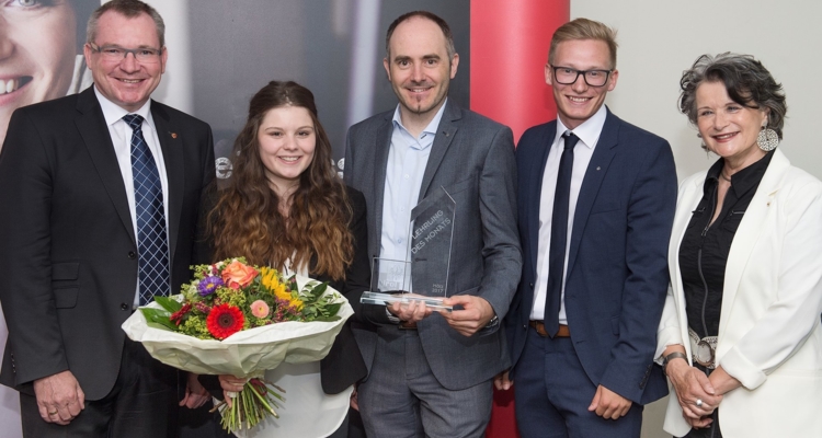 SPAR-Lehrling Vanessa Graschi vom Land Tirol ausgezeichnet SPAR-Lehrling Vanessa Graschi vom Land Tirol ausgezeichnet