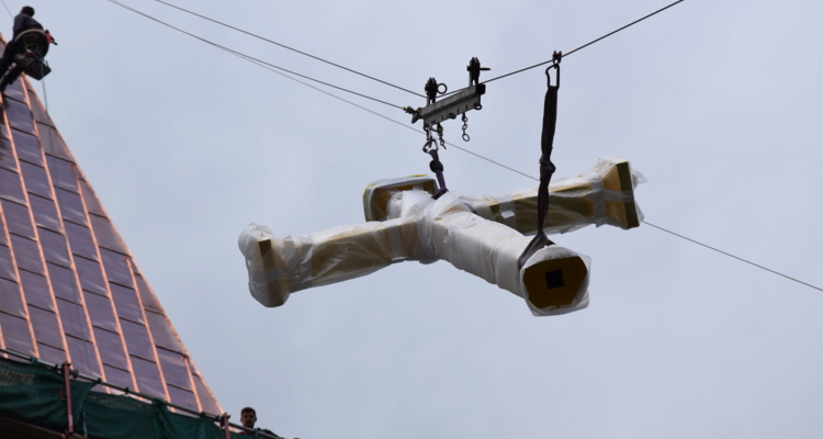 Spektakulärer Abschluss der Kirchenturm-Dachrenovierung Spektakulärer Abschluss der Kirchenturm-Dachrenovierung
