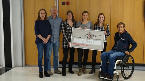 Spendenübergabe an Wings for Life