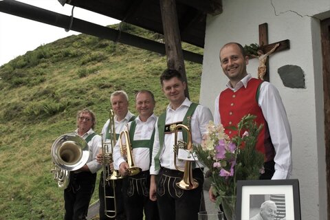 Stimmungsvolle Bergmesse und „fideler“ Frühschoppen