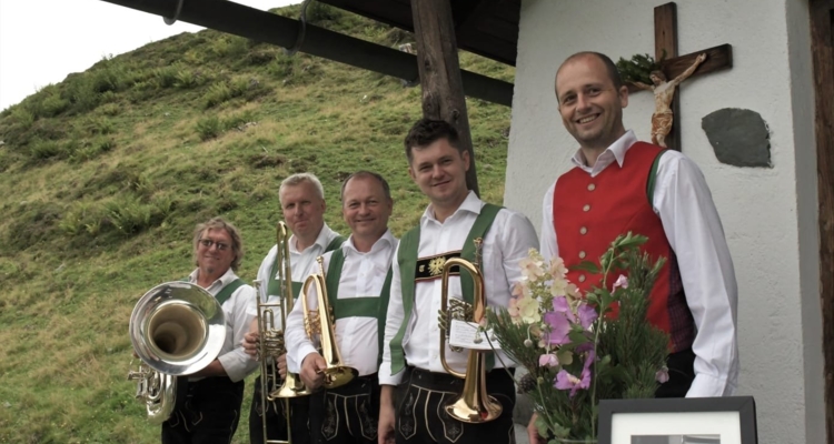 Stimmungsvolle Bergmesse und „fideler“ Frühschoppen Stimmungsvolle Bergmesse und „fideler“ Frühschoppen