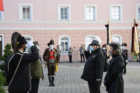 Traditionsvereine gedenken Opfern beider Weltkriege