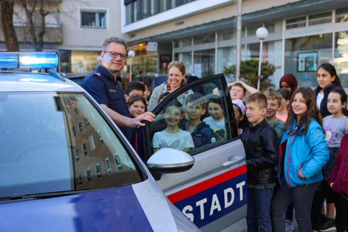Volksschüler lernen das Stadtamt kennen Volksschüler lernen das Stadtamt kennen