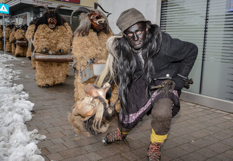 Wörgler Perchten besuchten das Stadtamt