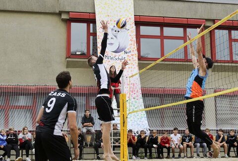 Wörgler Sportschüler mit Volleyballnationalspieler auf Tuchfühlung!