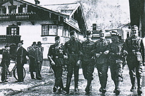 deutsche und österr. Soldaten in der Schachtnerstraße - 13. März 1938