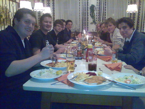 Musterknaben beim Gradlschnitzel