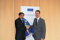 Johann Kirchmair (AVD) mit Richard Simmonds (LSA)