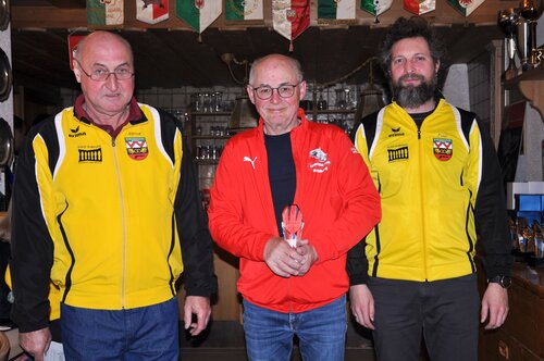 Hobbyschützen allg. Gildenmeister Reinhard Entner (mitte), OSM Alfred Bauhofer (li.), Peter Bauhofer