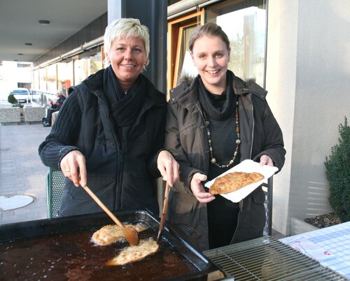 Köstliche Zillertaler Krapfen, dafür waren verantwortlich Astrid Rieser und Christian Feiersinger