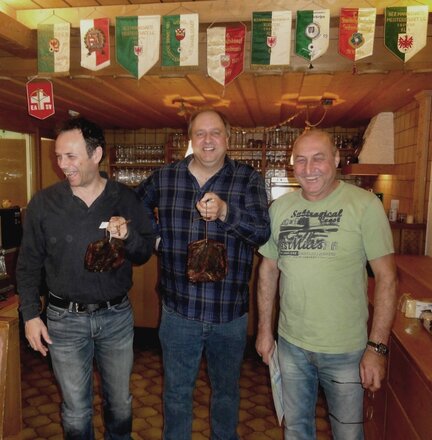 So sehen Sieger aus - Markus Kecht und Andi Obitzhofer mit dem Obmann d. SG Wörgl OSM Alfred Bauhofer