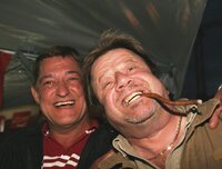 Mit dabei und tolle Laune hatten auch Sepp Fössl (Automatenunternehmer) und Didi Kolb (Army-Western-Shop).