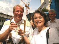 Stadtrad Micheal Pfeffer, NR-Abgeordnete Hedi Wechner