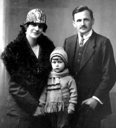 Unterguggenberger mit seiner zweiten Frau Rosa und Sohn Alois