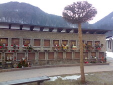 Urnenwand am städtischen Friedhof Süd