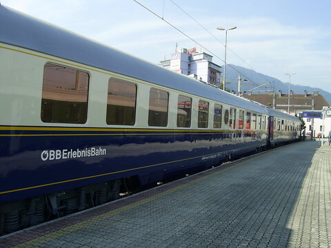 Der Salonwagen des Herrn Bundespräsidenten am Bahnsteig 13 in Wörgl Hbf